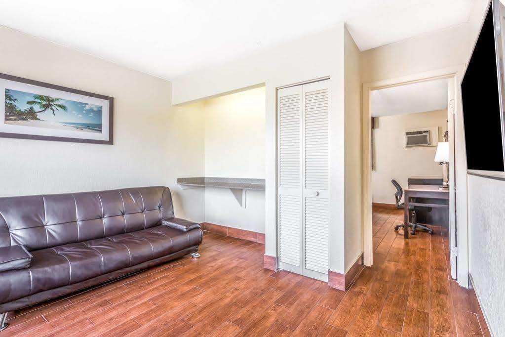 Econo Lodge Inn & Suites Florida City Dış mekan fotoğraf